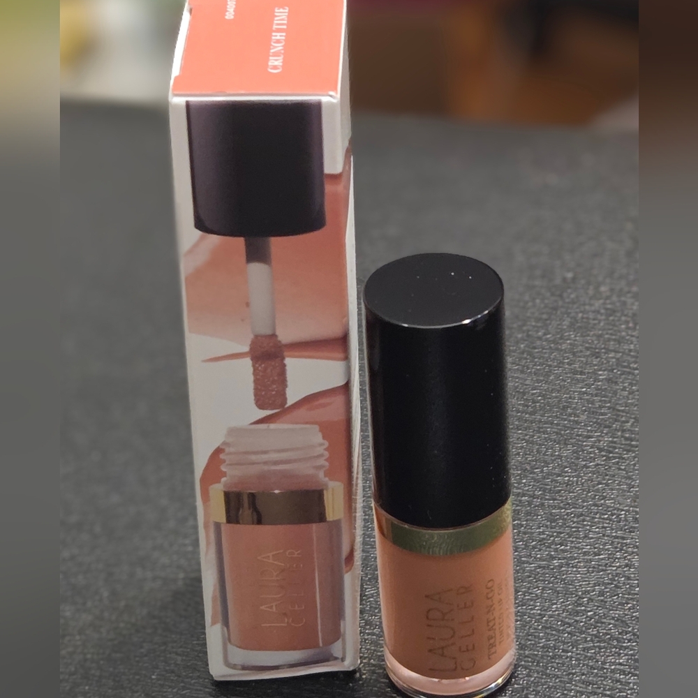 Laura Geller Treat-N-Go Tinted Lip Oil in Crunch Time (Pale Neutral Peach)